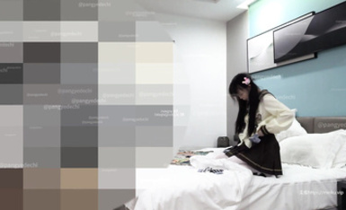 推特網紅約炮大神【胖爺的奇妙之旅】千元SVIP 三位高顏值JK 無套爆操內射各種蘿莉少女 長得跟野豬也能操到這么多小嫩逼 (1)
