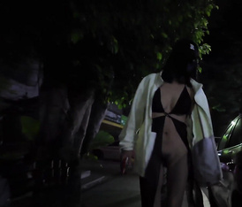網紅人氣露出女神【cikaimoon】城市露出被路人拿手機拍攝 (4)